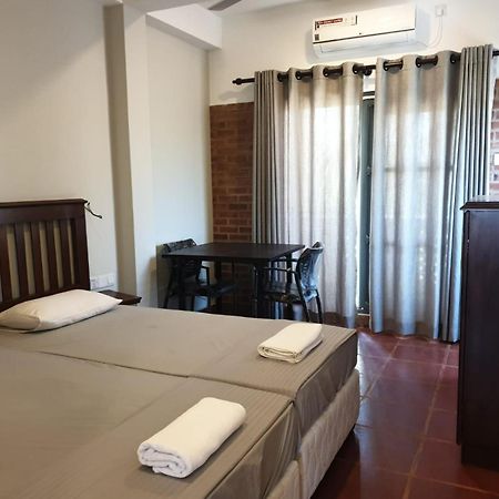Hotel Janishi Residencies Negombo Esterno foto