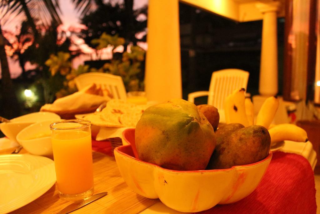 Hotel Janishi Residencies Negombo Esterno foto