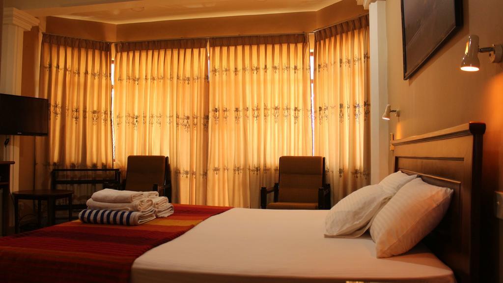 Hotel Janishi Residencies Negombo Camera foto