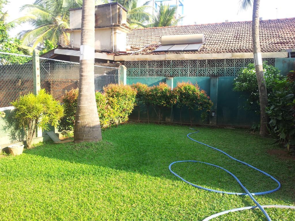 Hotel Janishi Residencies Negombo Esterno foto