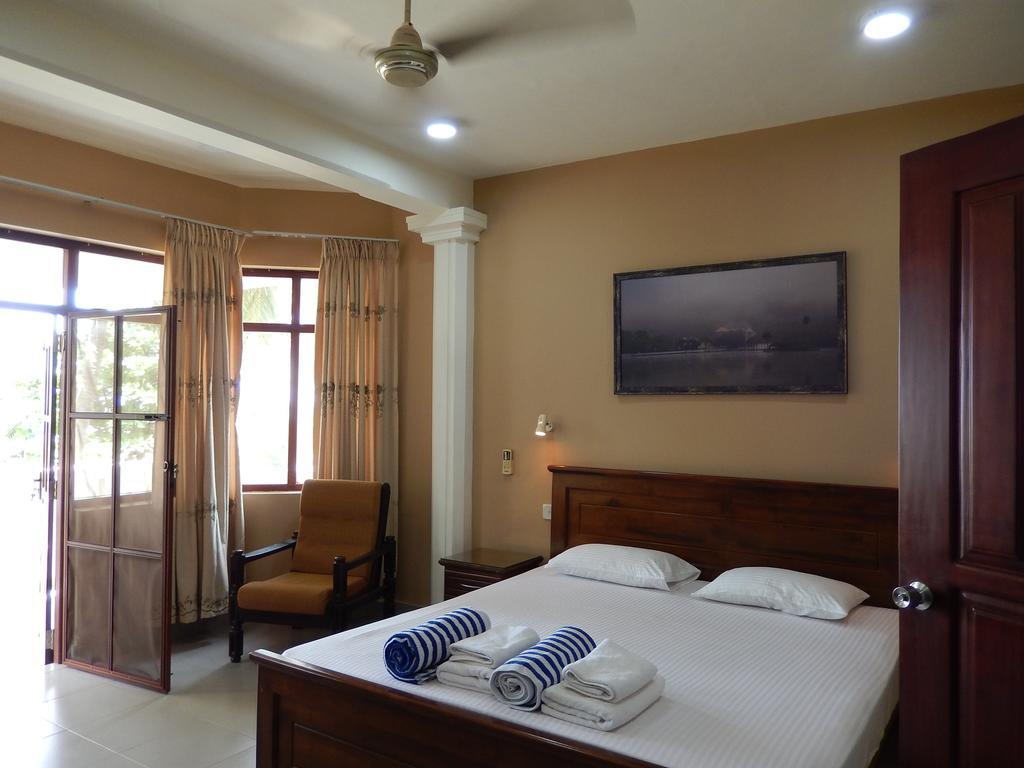 Hotel Janishi Residencies Negombo Esterno foto