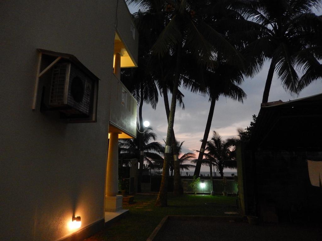 Hotel Janishi Residencies Negombo Esterno foto