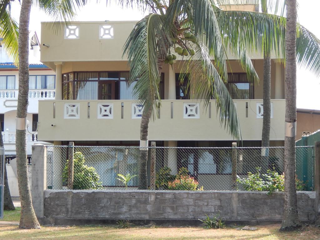 Hotel Janishi Residencies Negombo Esterno foto