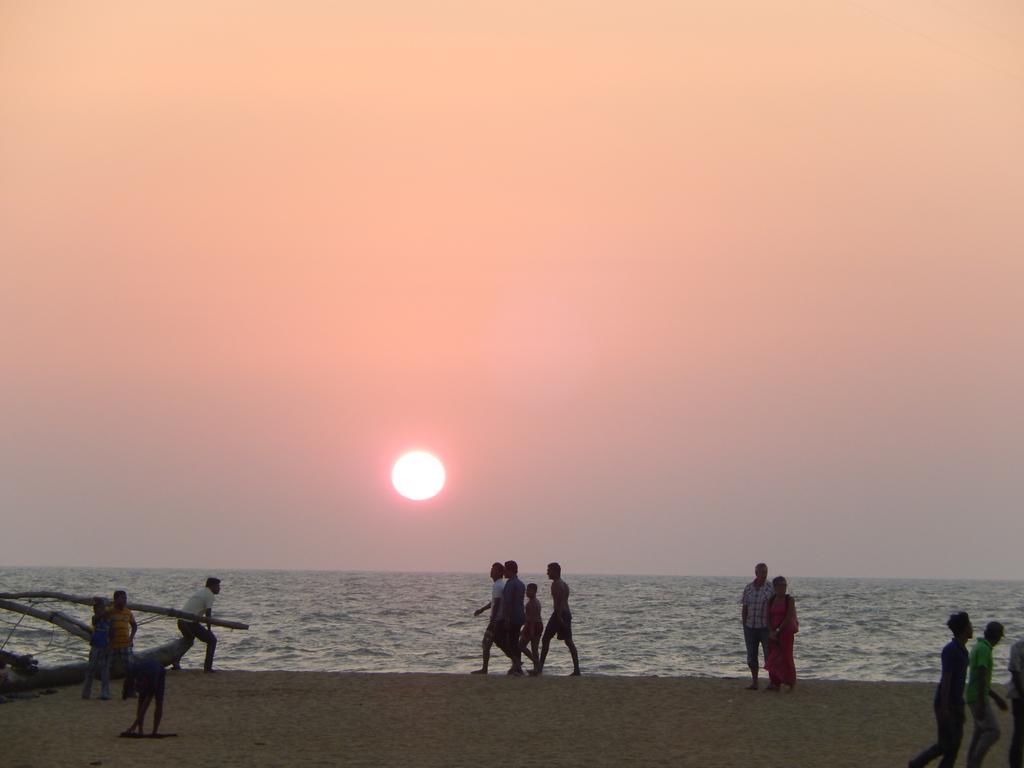 Hotel Janishi Residencies Negombo Esterno foto