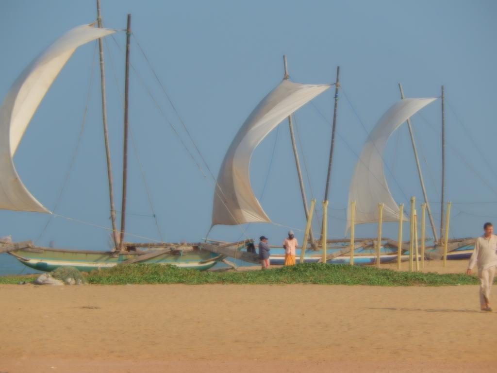 Hotel Janishi Residencies Negombo Esterno foto