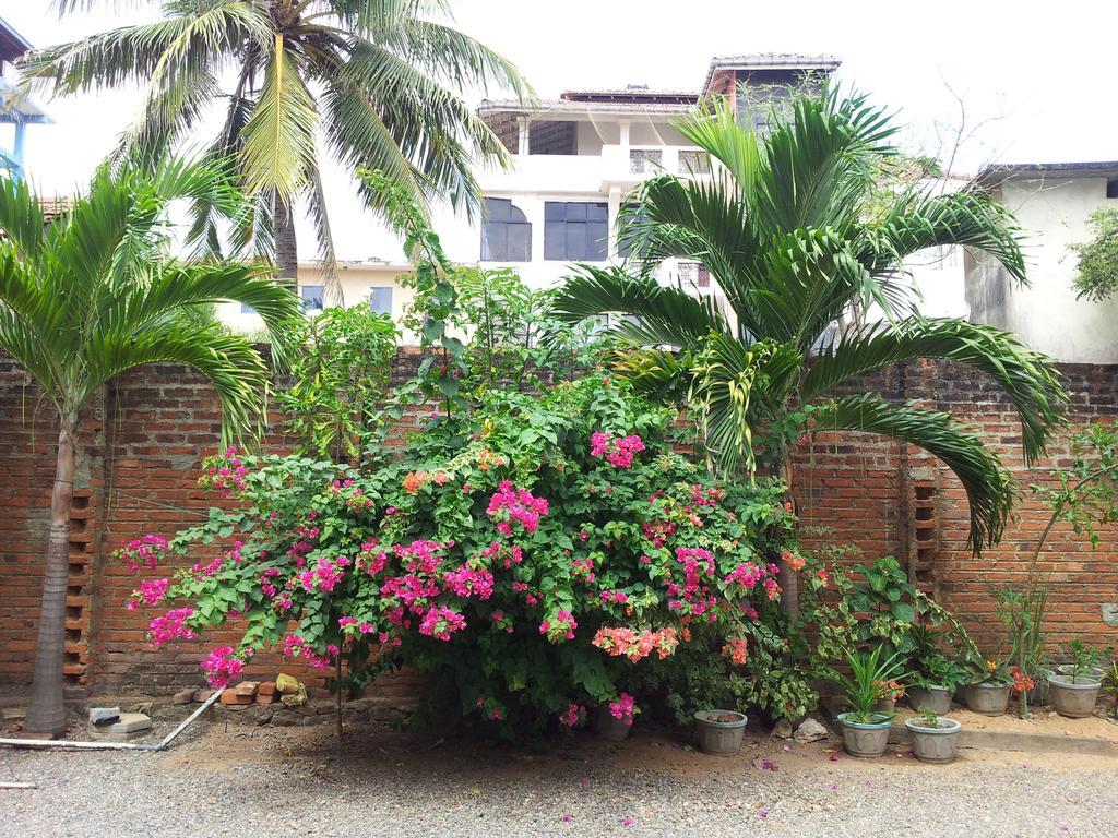 Hotel Janishi Residencies Negombo Esterno foto