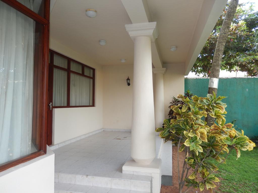 Hotel Janishi Residencies Negombo Esterno foto