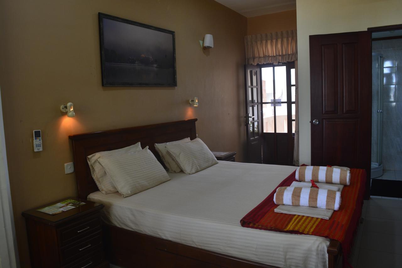 Hotel Janishi Residencies Negombo Esterno foto