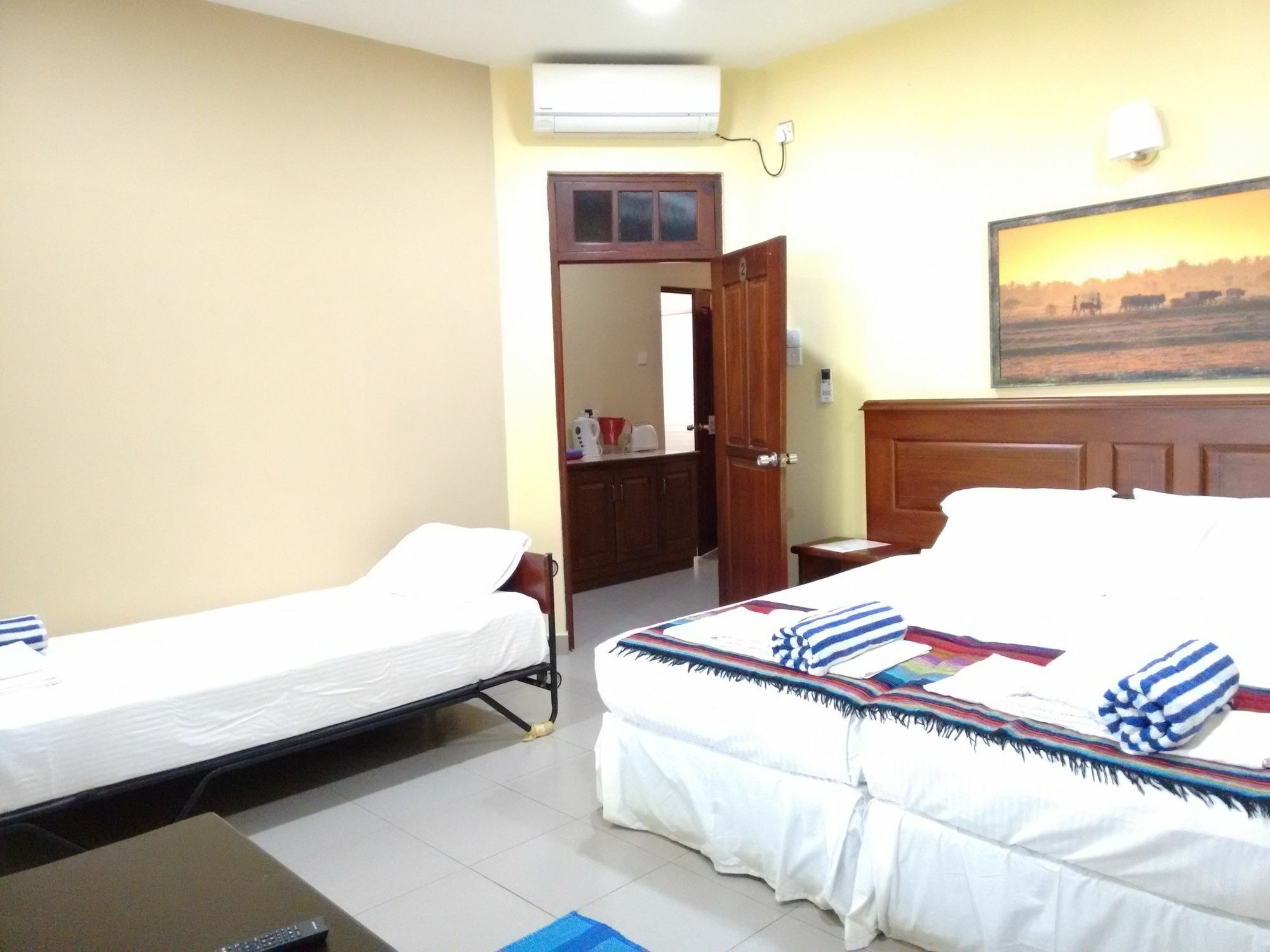 Hotel Janishi Residencies Negombo Esterno foto