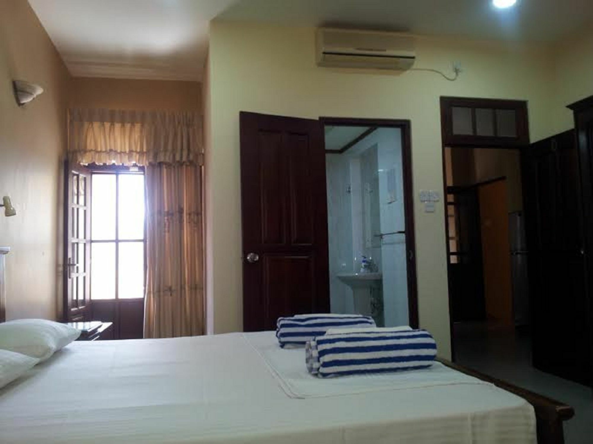 Hotel Janishi Residencies Negombo Esterno foto