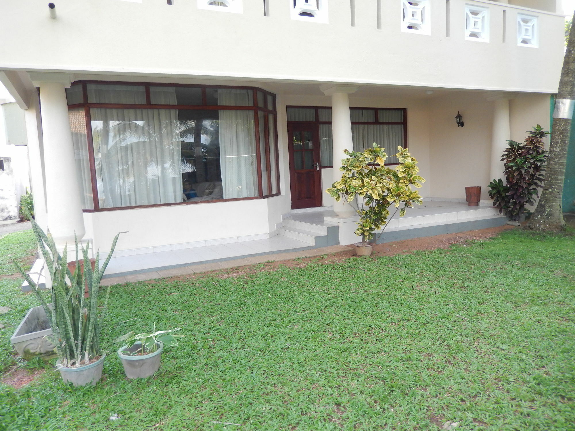 Hotel Janishi Residencies Negombo Esterno foto